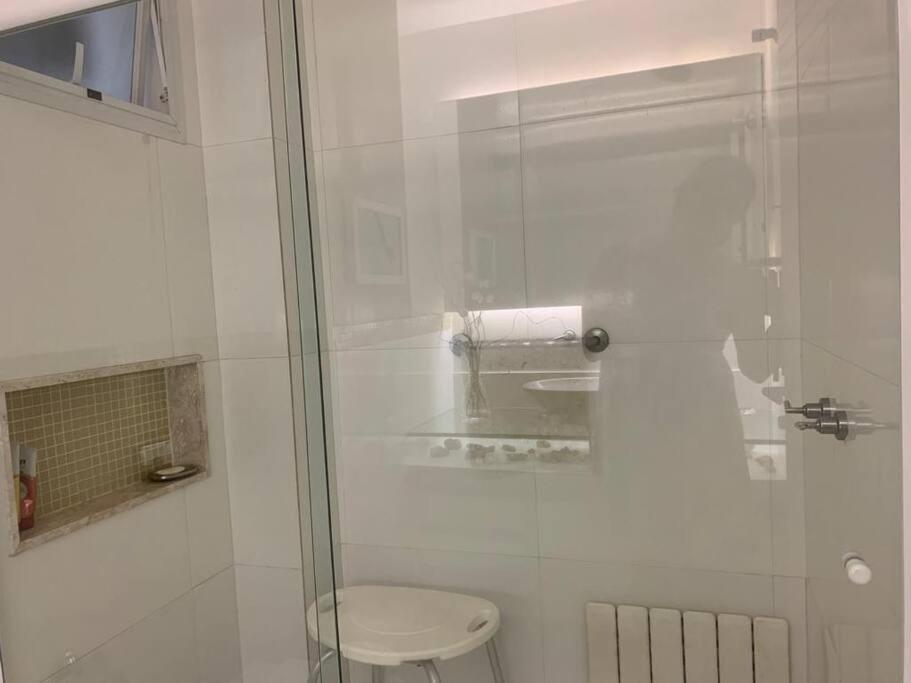 Localizacao Privilegiada Em Copacabana Quarteirao Apartemen *